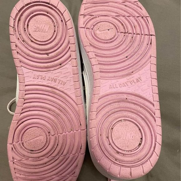 Nike Air Shoes - Picture 3 of 4